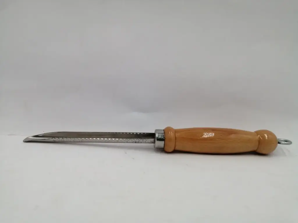 Stainless steel right-handed saw blade with wooden handle